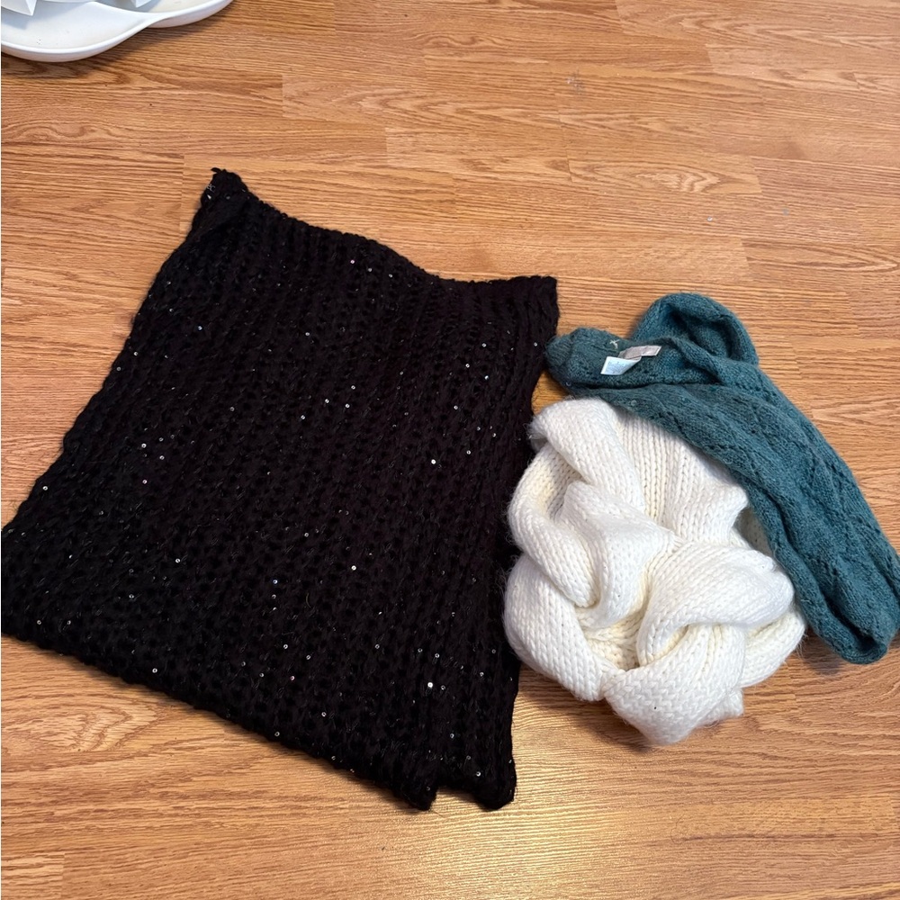 American Eagle Outfitters Teal Knit Scarf& Long Black NeckWarmer & White Neckwar